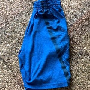Men’s small/runs small athletic short with pockets